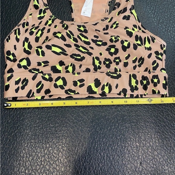 Fabletics Womens On The Go Sports Bra Multicolor Desert Leopard Medium Tan Green - Picture 4 of 5